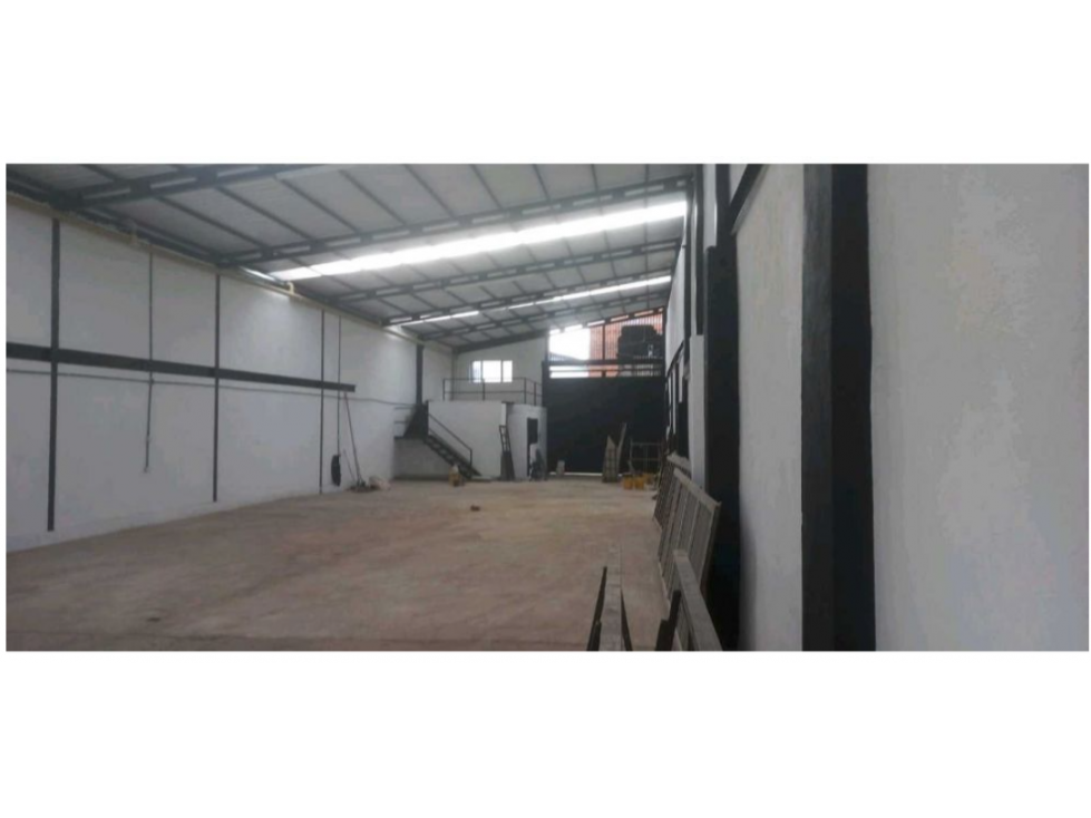 BODEGA INDUSTRIAL EN ARRIENDO SAN BENITO — foto 2
