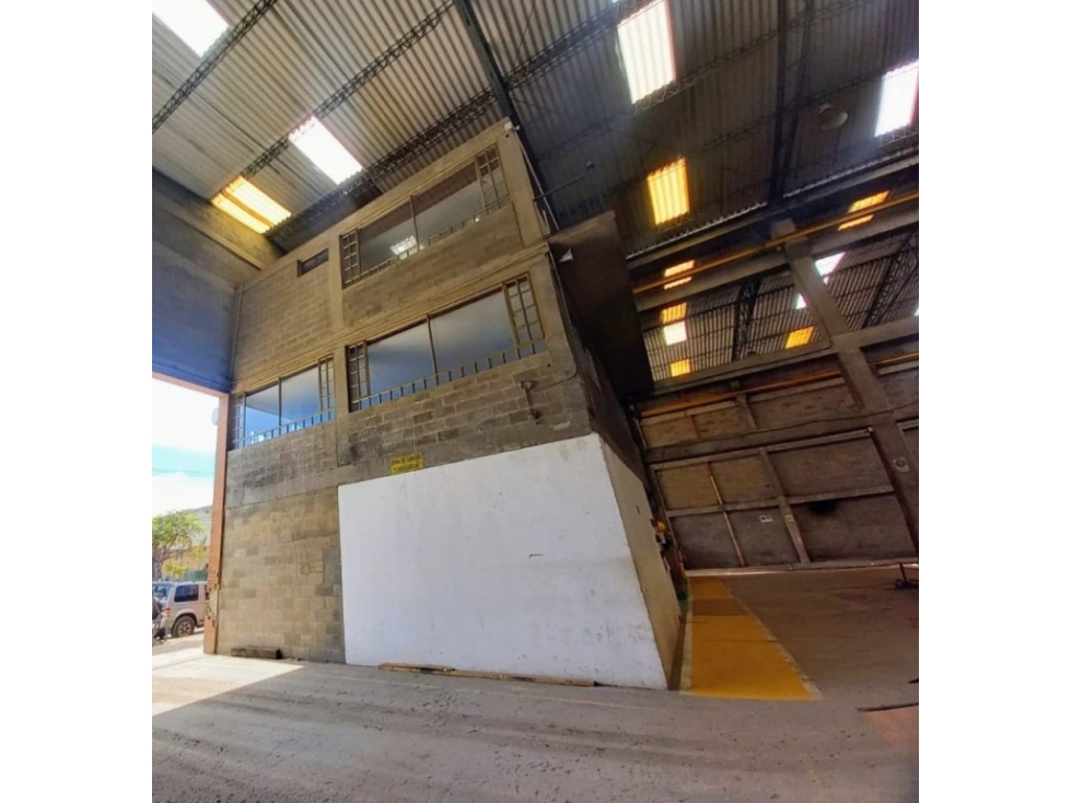 BODEGA INDUSTRIAL EN ARRIENDO VALLADOLID — foto 2