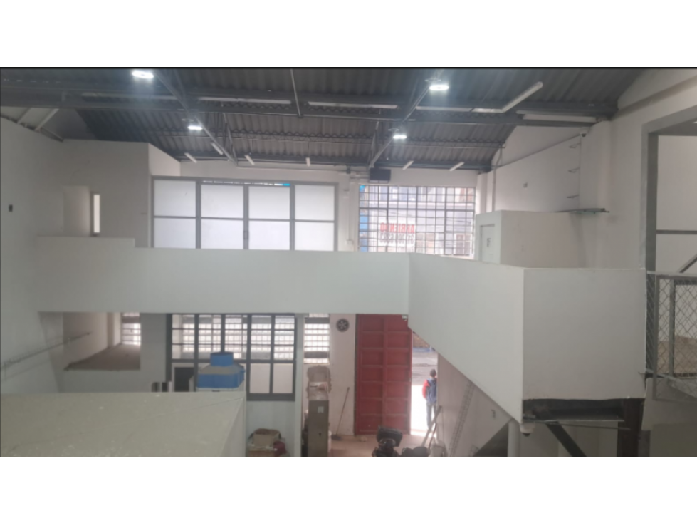 BODEGA EN ARRIENDO SANTA ISABEL, LOS MÁRTIRES — foto 2