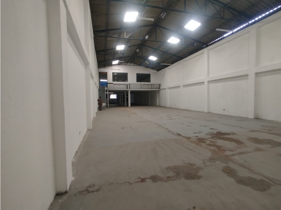 BODEGA EN ARRIENDO - 7 DE AGOSTO - 2