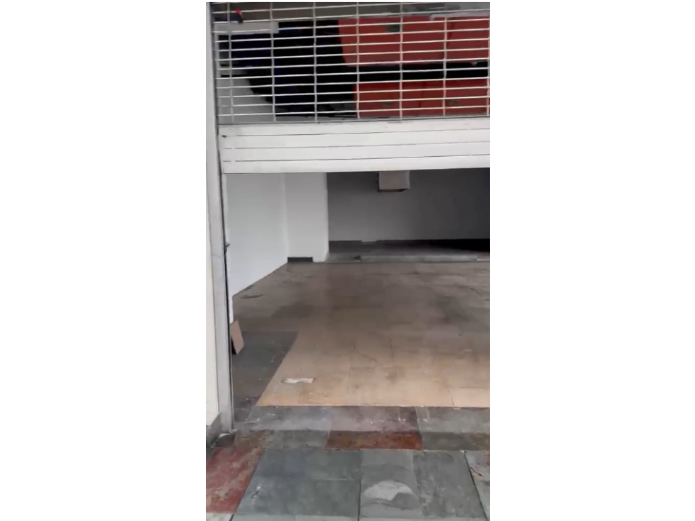 LOCAL COMERCIAL EN ARRIENDO - AV. DORADO - 2