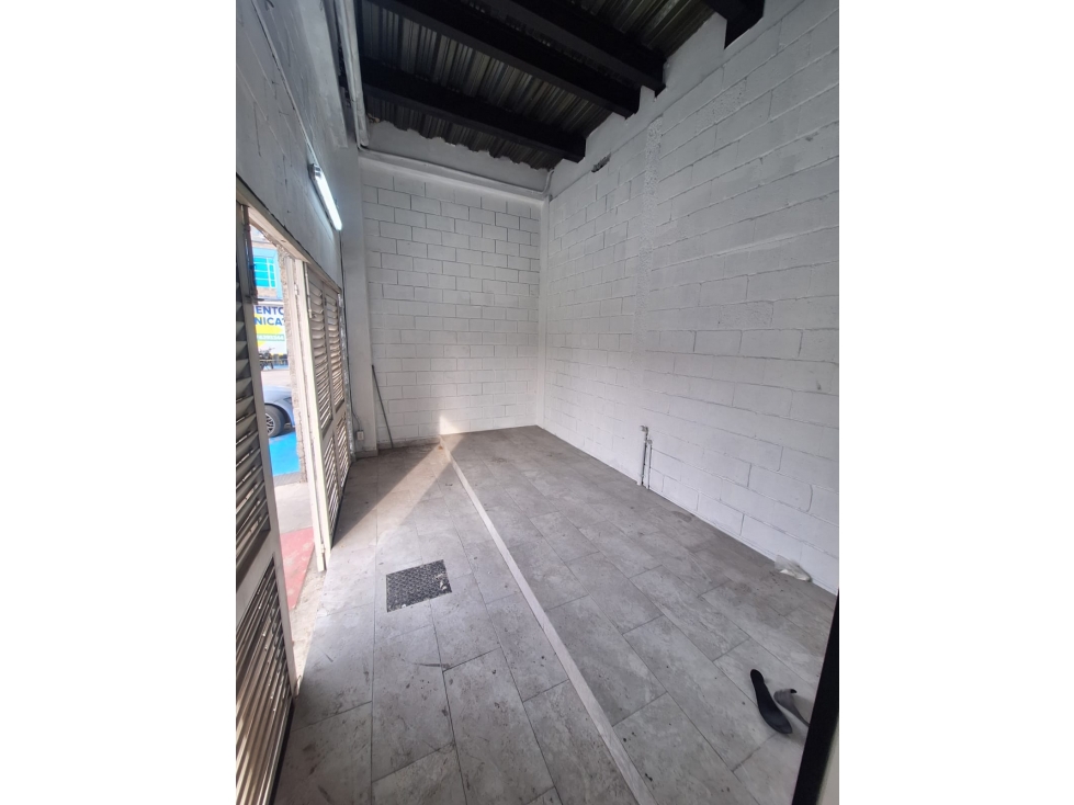 LOCAL EN ARRIENDO PARA SERVITECA SECTOR PUENTE ARANDA — foto 3