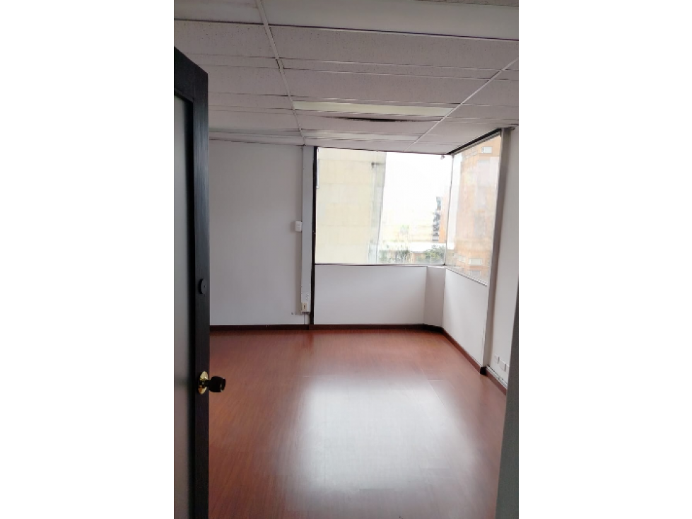 OFICINA 216 M2 EN ARRIENDO, SECTOR FINANCIERO Y COMERCIAL — foto 3