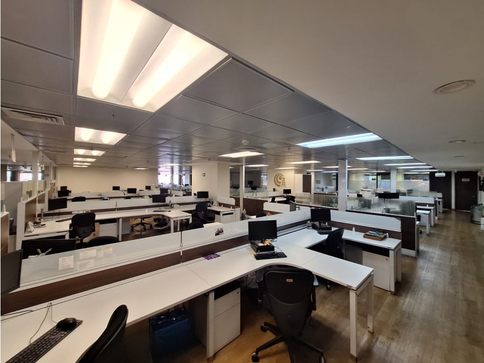 OFICINA AMOBLADA EN ARRIENDO, SECTOR FINANCIERO Y COMERCIAL