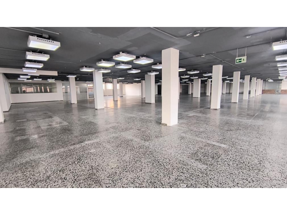 OFICINA DE 1.667 M2 EN ARRIENDO, PUENTE ARANDA