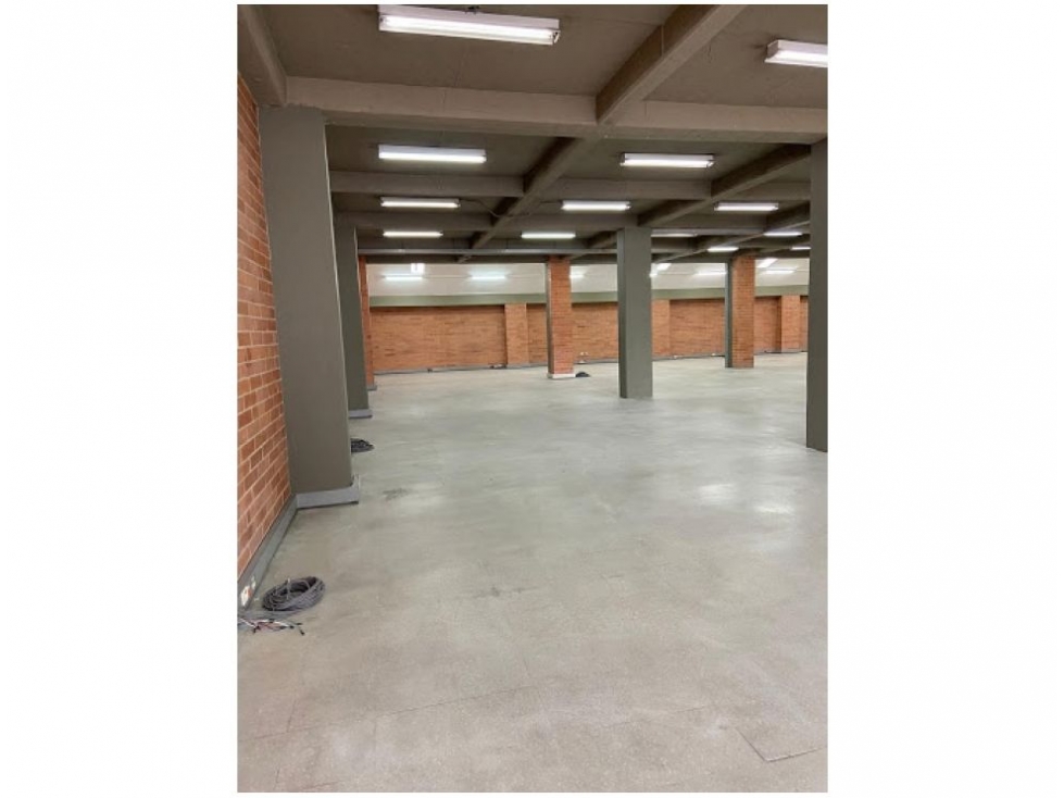 EDIFICIO BODEGA DE 3.565 M2 EN ARRIENDO, SECTOR PUENTE ARANDA — foto 2