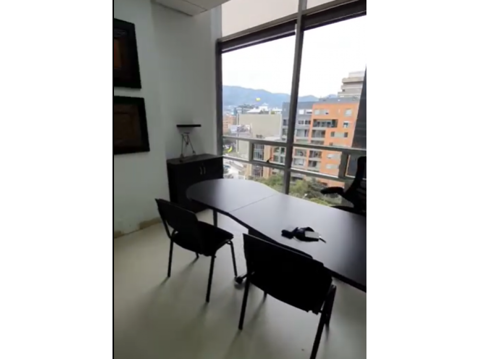 OFICINA DE 98 M2 EN VENTA, SECTOR PEPE SIERRA