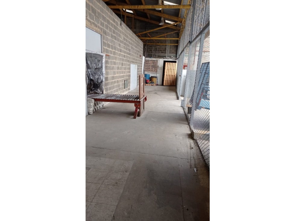 LOCAL COMERCIAL EN ARRIENDO, SECTOR GORGONZOLA - 2
