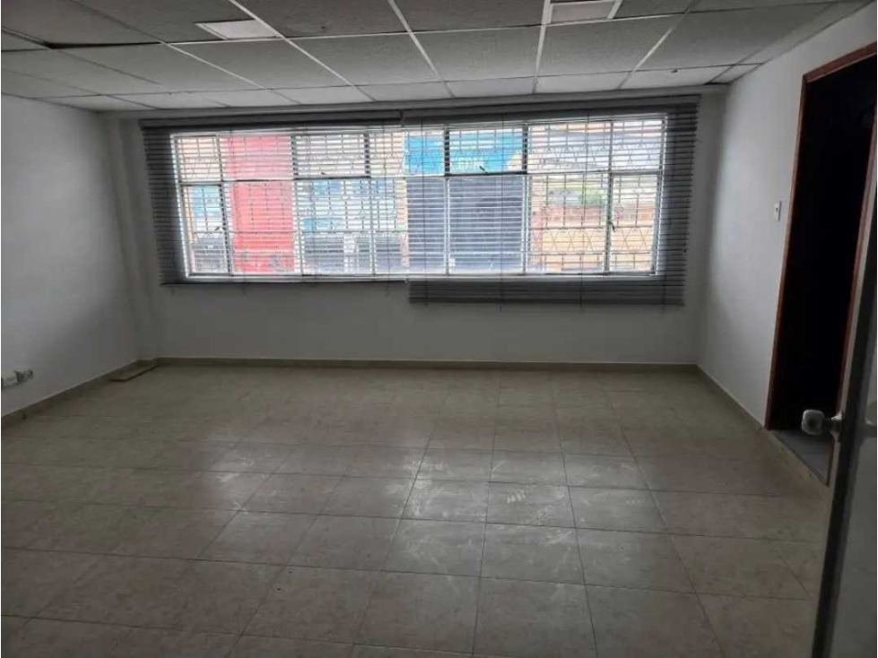 BODEGA / LOCAL COMERCIAL EN ARRIENDO TOBERÍN — foto 3