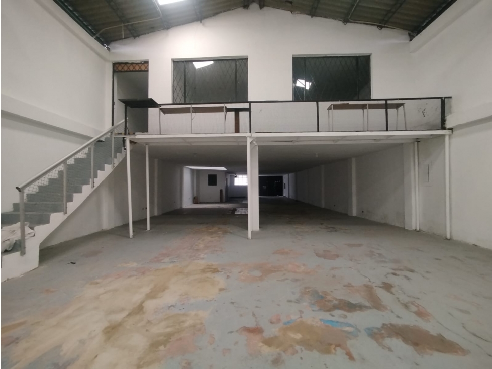 BODEGA EN ARRIENDO - 7 DE AGOSTO - 3