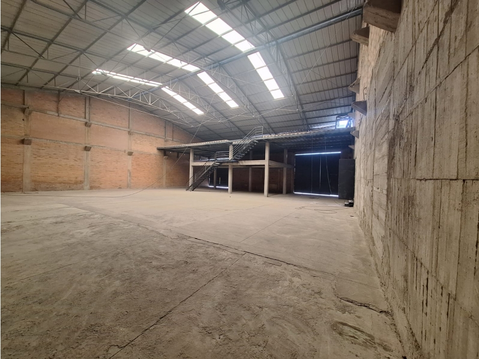 BODEGA EN ARRIENDO SOACHA SOBRE VIA PRINCIPAL - 1