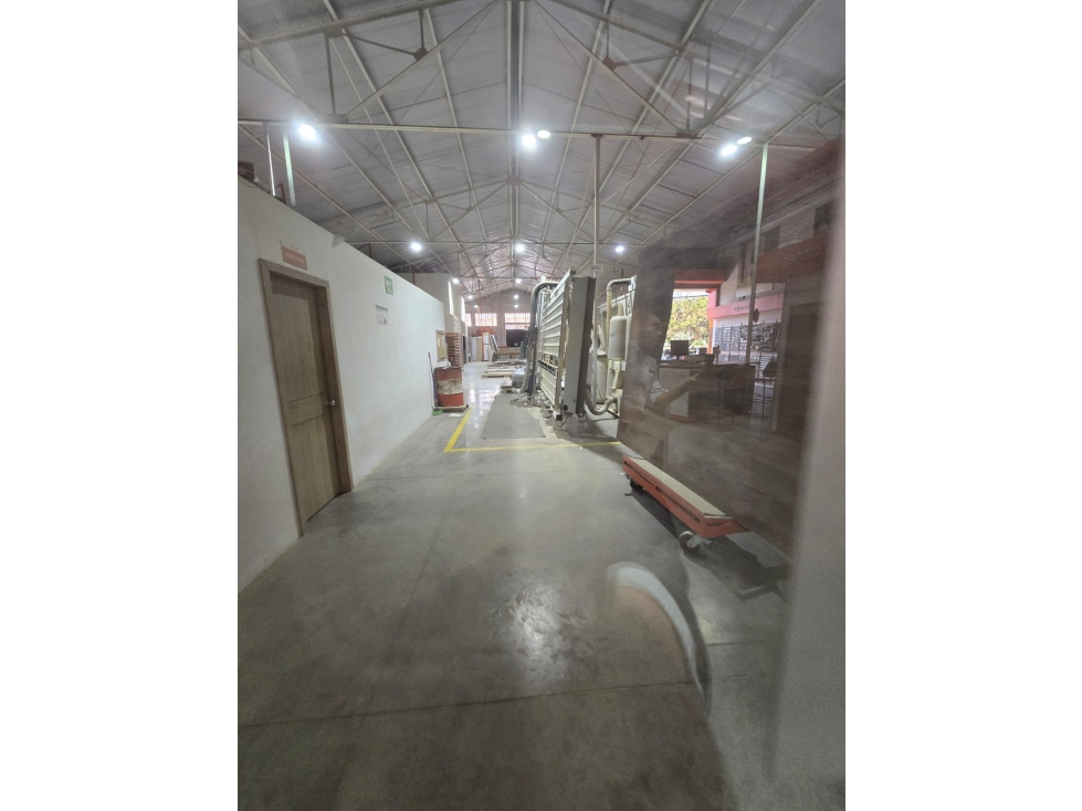 BODEGA EN ARRIENDO SECTOR PUENTE ARANDA SOBRE VIA PRINCIPAL — foto 4