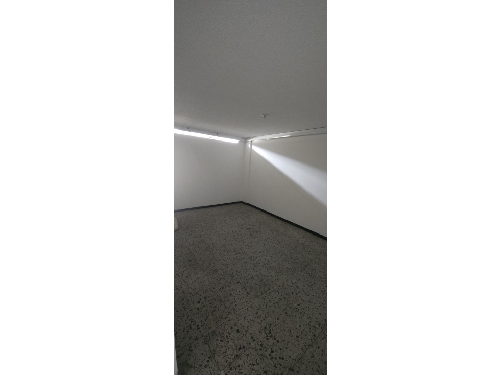 LOCAL COMERCIAL E INDUSTRIAL EN ARRIENDO FUNZA - 4