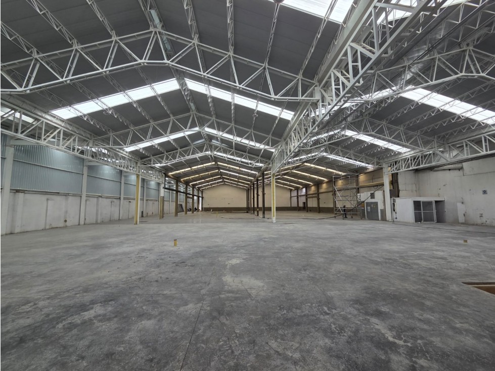 BODEGA EN ARRIENDO ZONA INDUSTRIAL LA SEVILLANA — foto 5