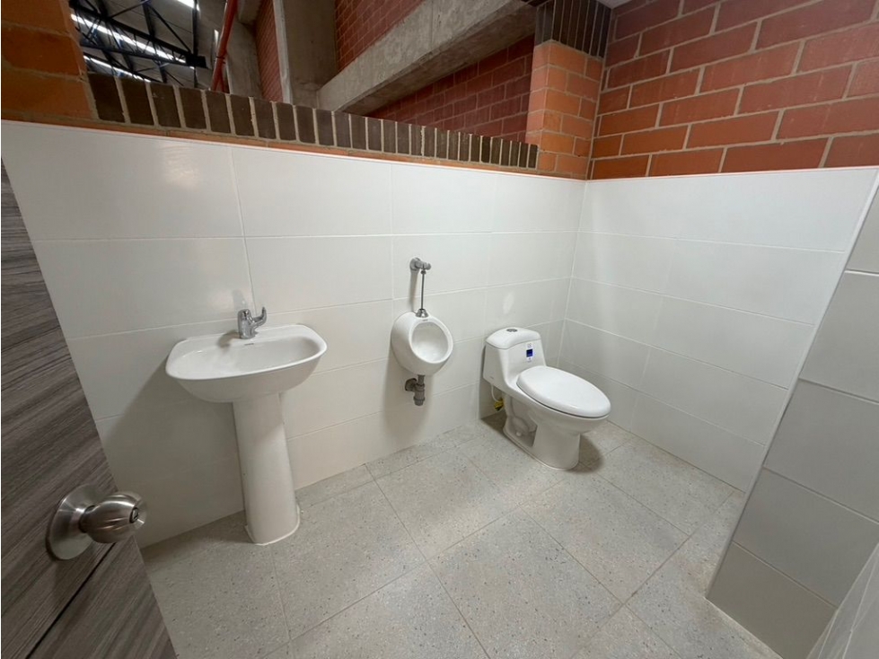 BODEGA EN ARRIENDO CORREDO CALLE 80, PARQUE INDUSTRIAL - 5