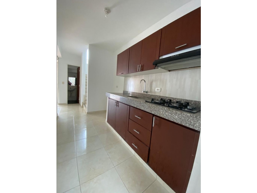 CASA EN VENTA -CONJUNTO CERRADO - VILLAVICENCIO — foto 2