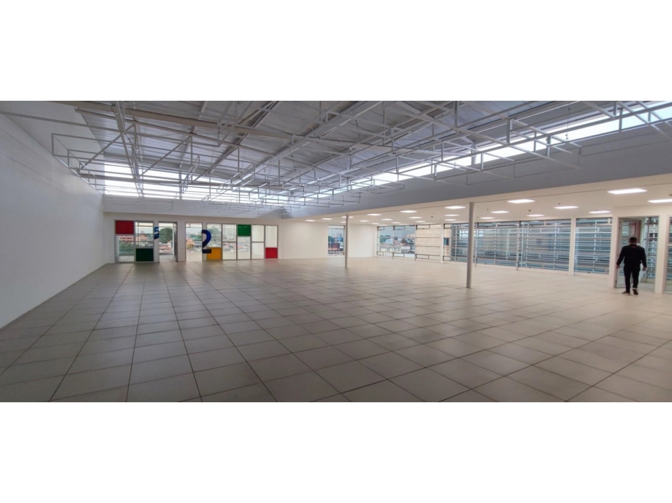 OFICINA EN ARRIENDO, SECTOR AV. EL DORADO, ZONA EMPRESARIAL