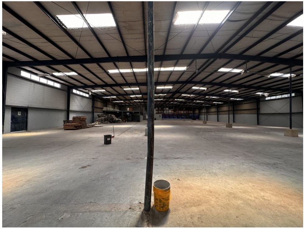 BODEGA DE 2.500 M² EN ENGATIVÁ — foto 3