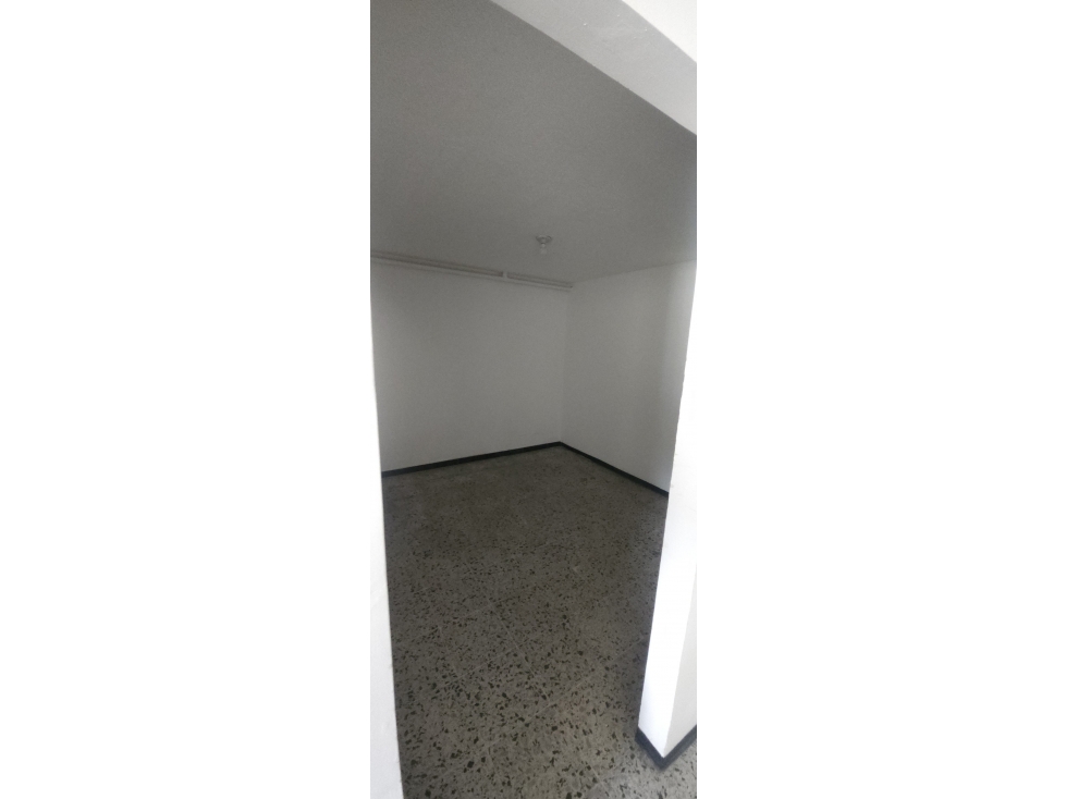 LOCAL COMERCIAL E INDUSTRIAL EN ARRIENDO FUNZA - 5