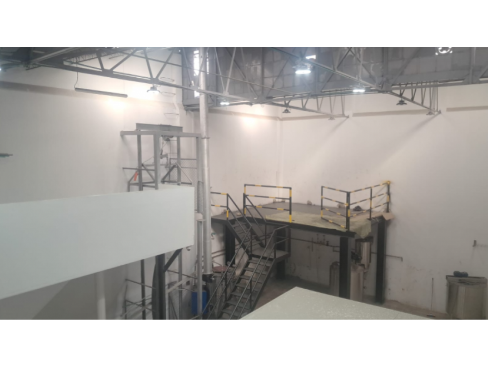 BODEGA EN ARRIENDO SANTA ISABEL, LOS MÁRTIRES — foto 5
