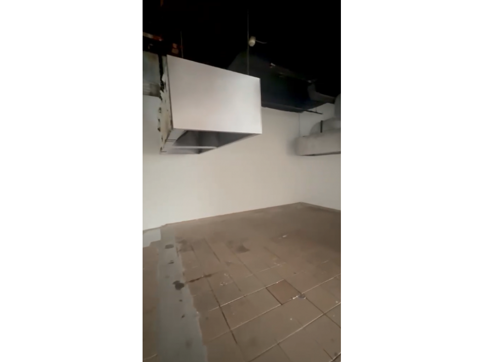 LOCAL COMERCIAL EN ARRIENDO - AV. DORADO - 5