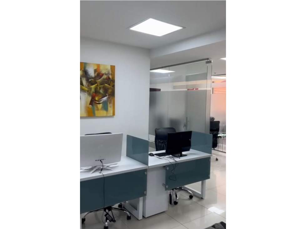 OFICINA 86 M2 EN VENTA, AV. EL DORADO, SECTOR FINANCIERO Y COMERCIAL
