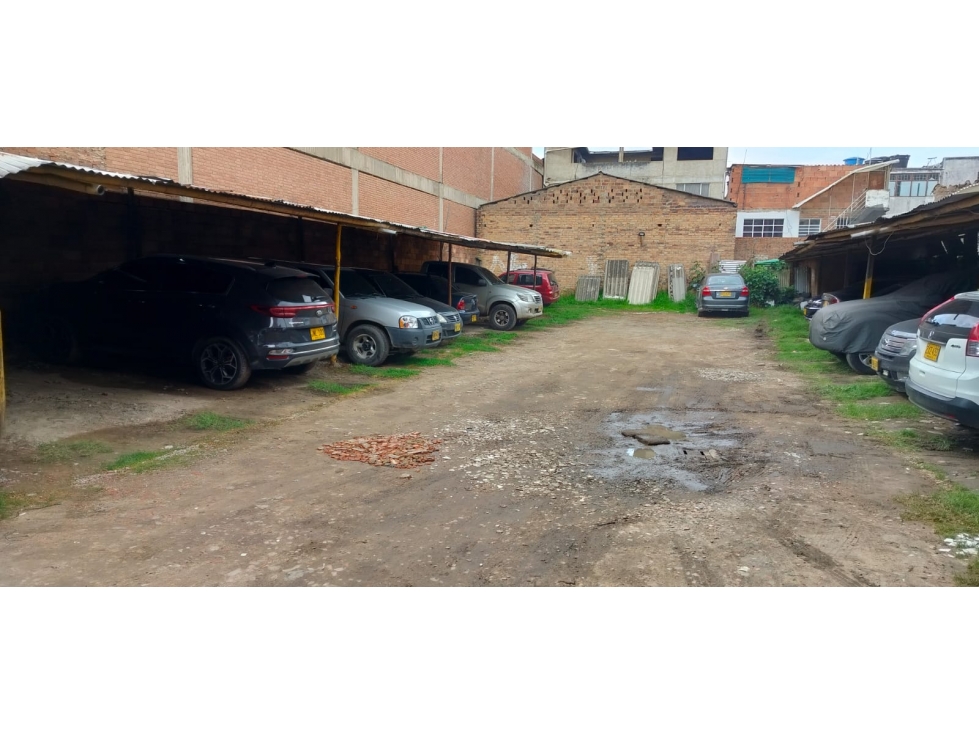 CASA LOTE EN VENTA SOBRE VÍA PRINCIPAL COMERCIAL EN SOACHA PARQUE - 2