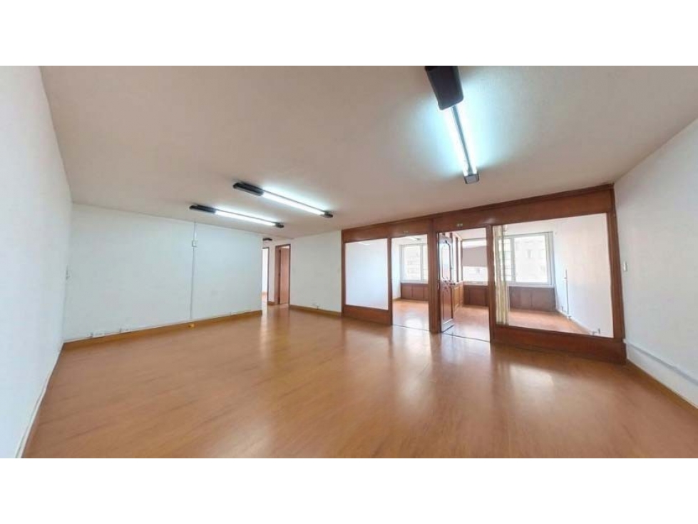 OFICINA 132 M2 EN VENTA, LA CANDELARIA, SECTOR FINANCIERO Y COMERCIAL
