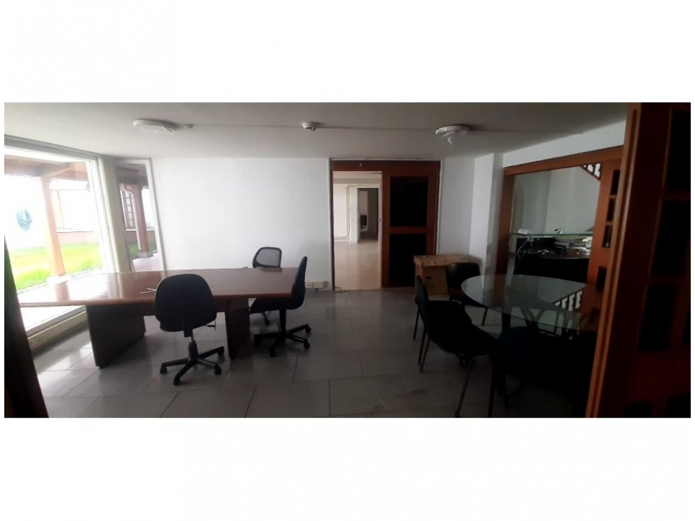 CASA DE OFICINAS EN ARRIENDO, SECTOR SANTA BARBARA OCCIDENTAL