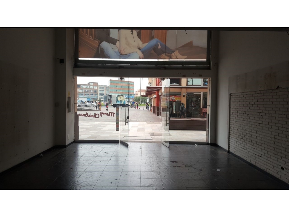 LOCAL EN ARRIENDO, SECTOR LAS AMERICAS, SOBRE VIA PRINCIPAL