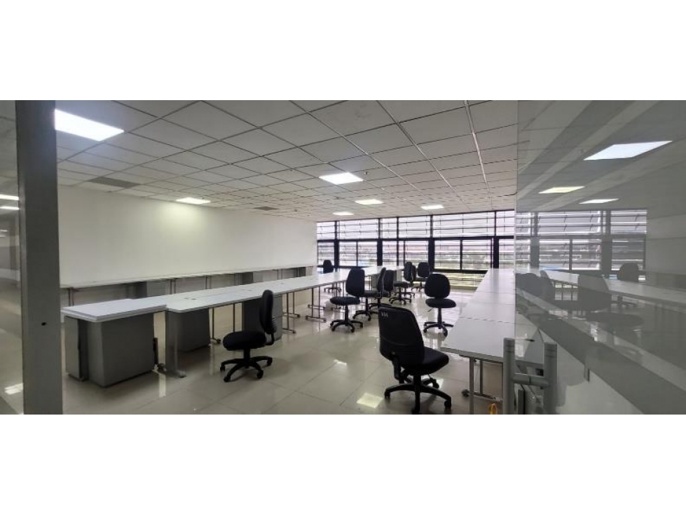 OFICINA AMOBLADA EN VENTA, LOS MONJES, ZONA EMPRESARIAL Y COMERCIAL — foto 3