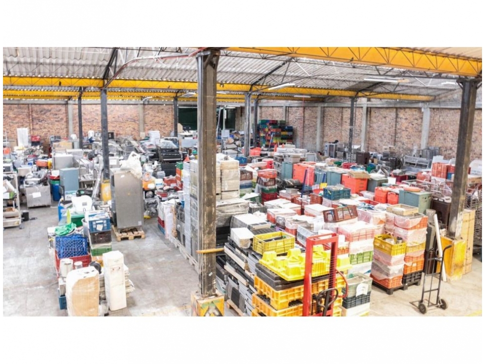 BODEGA DE 5.295 m² CONSTRUIDA EN TERRENO DE 8.295 m² EN ENGATIVÁ