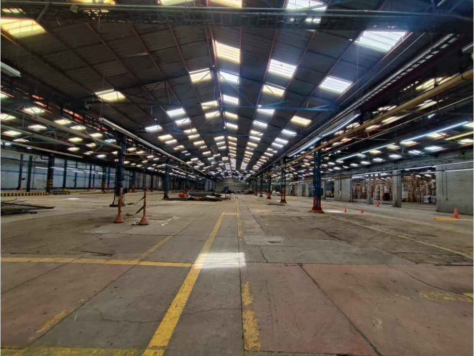 BODEGA de 10.600 M2 EN VENTA SECTOR PUENTE ARANDA