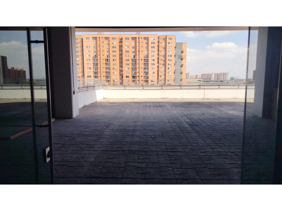 LOCAL EN ARRIENDO, SECTOR MADELENA, BOGOTA — foto 4
