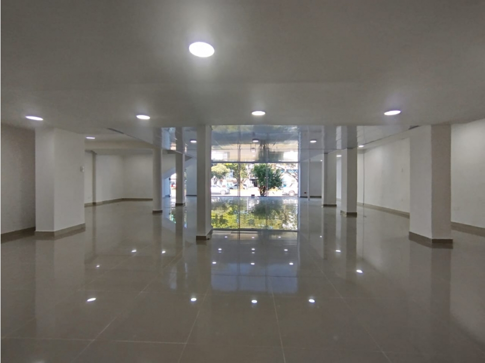 EXCELENTE LOCAL COMERCIAL EN ARRIENDO, VILLAVICENCIO - 2