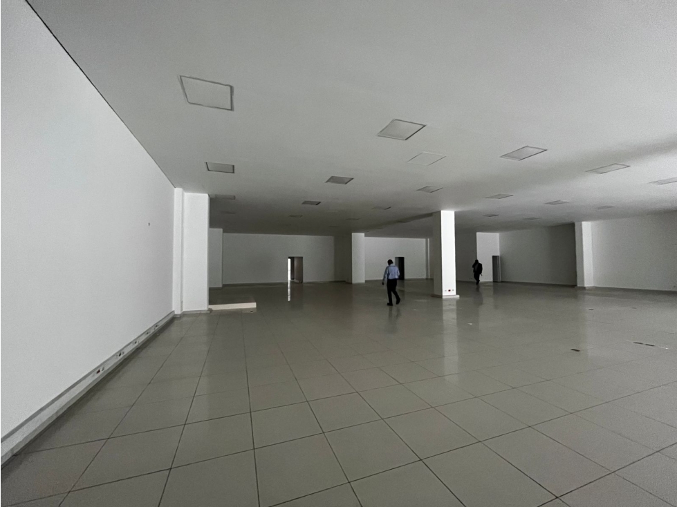LOCAL EN ARRIENDO AVENIDA CHILE — foto 5