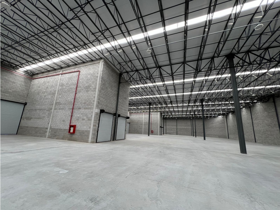 BODEGA EN RENTA DE 1500 M2 EN ZONA KM 20 CON ANDEN PROPIO — foto 5