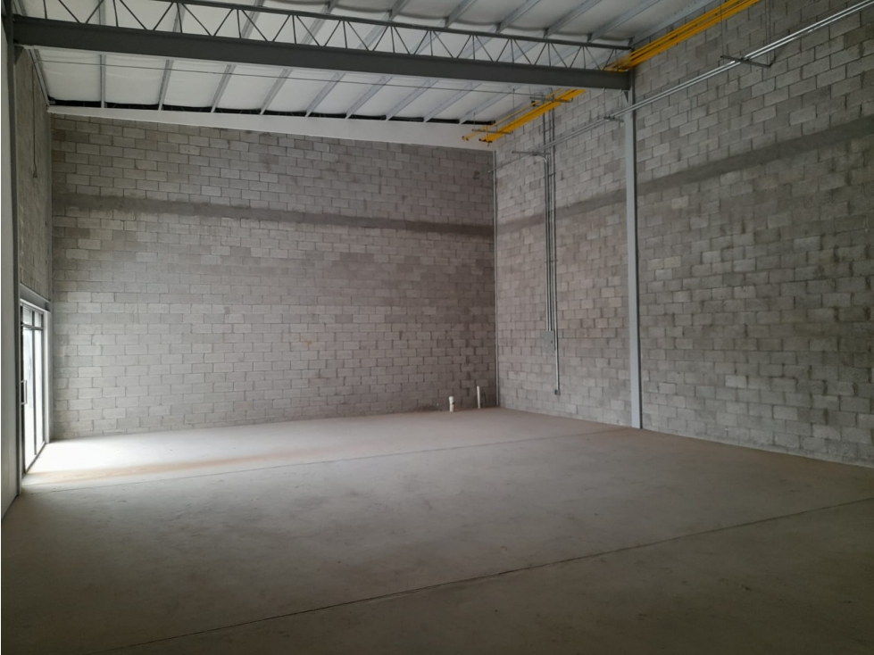 LOCAL EN RENTA DE 150 M2 ZONA LAS TORRES Y UTCJ EN OBRA GRIS - 5