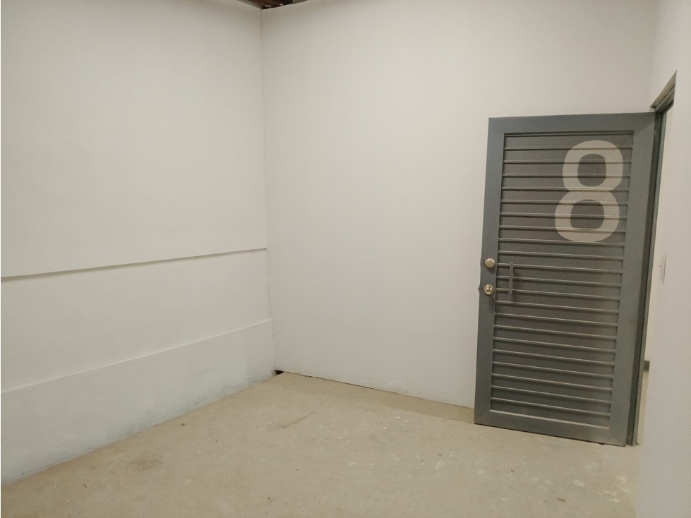BODEGA EN RENTA DE 14.80 M2 ZONA AV. TOMAS FERNANDEZ, ACCESO DIRECTO — foto 2