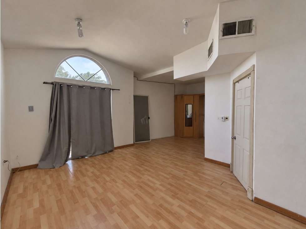 CASA EN VENTA EN GOMEZ MORIN Y WATERFILL CON PATIO TECHADO — foto 6