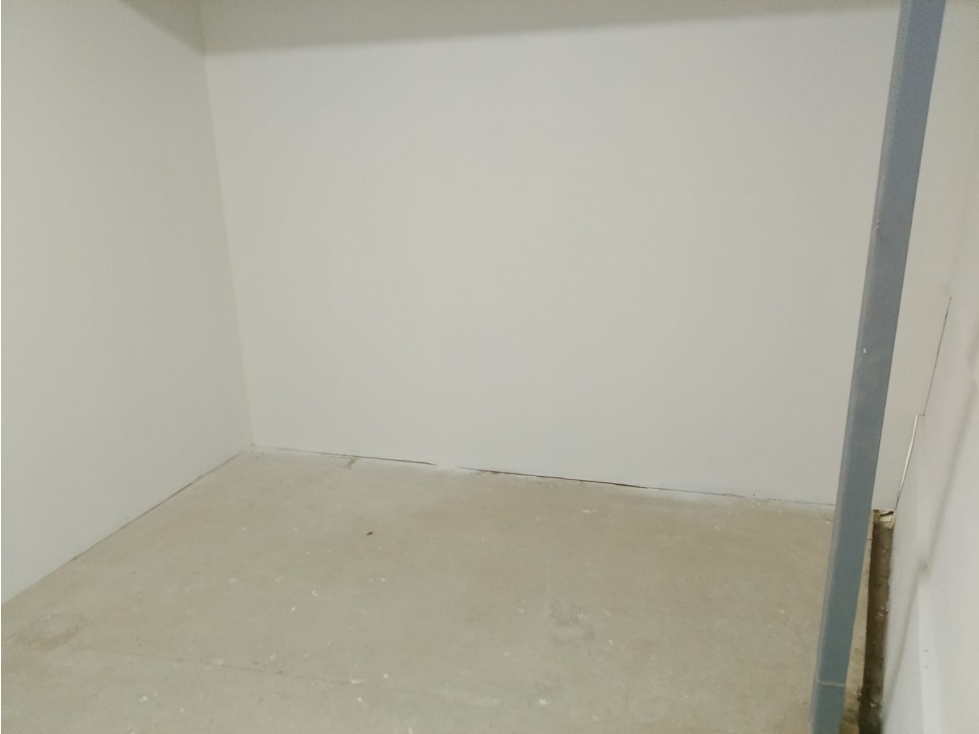 BODEGA EN RENTA DE 14.80 M2 ZONA AV. TOMAS FERNANDEZ, ACCESO DIRECTO — foto 3
