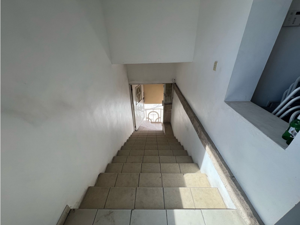 EDIFICIO EN RENTA DE 680 M2 ZONA OSCAR FLORES CON ESTACIONAMIENTO - 2