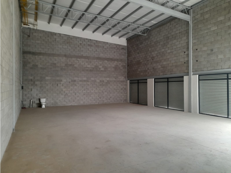 LOCAL EN RENTA DE 160 M2 ZONA LAS TORRES Y UTCJ EN OBRA GRIS - 4