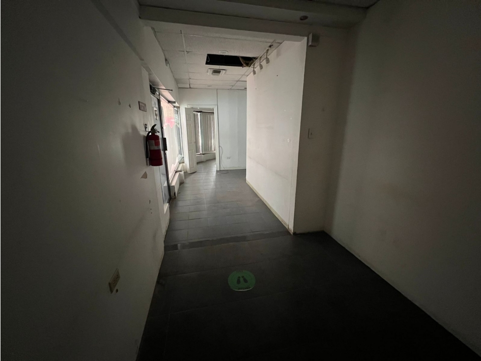 LOCAL EN RENTA DE 85 M2 EN AV DE LA RAZA EN PLANTA BAJA DE LA PLAZA — foto 2