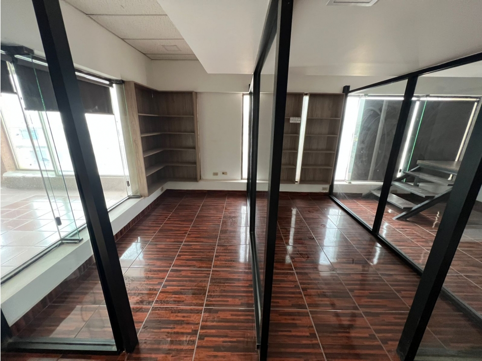 OFICINA EN RENTA DE 65 M2 AV DE LA RAZA EN SEGUNDO PISO CON MEZANINE - 2