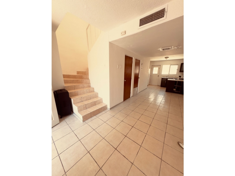 CASA EN RENTA EN FRACCIONAMIENTO PRIVADO - 2