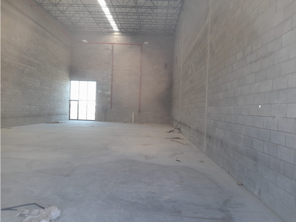 BODEGA EN RENTA DE 700 M2 EN SANTIAGO TRONCOSO CON ANDEN COMPARTIDO — foto 6