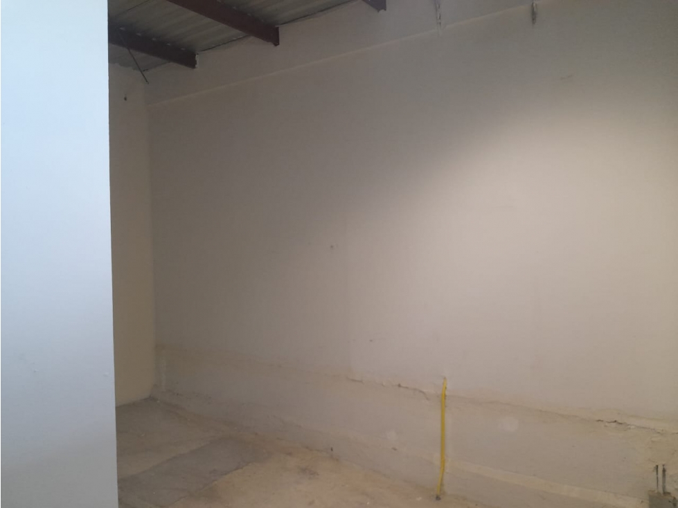 BODEGA EN RENTA DE 16 M2 ZONA AV. TOMAS FERNANDEZ, CON SEGURIDAD - 3