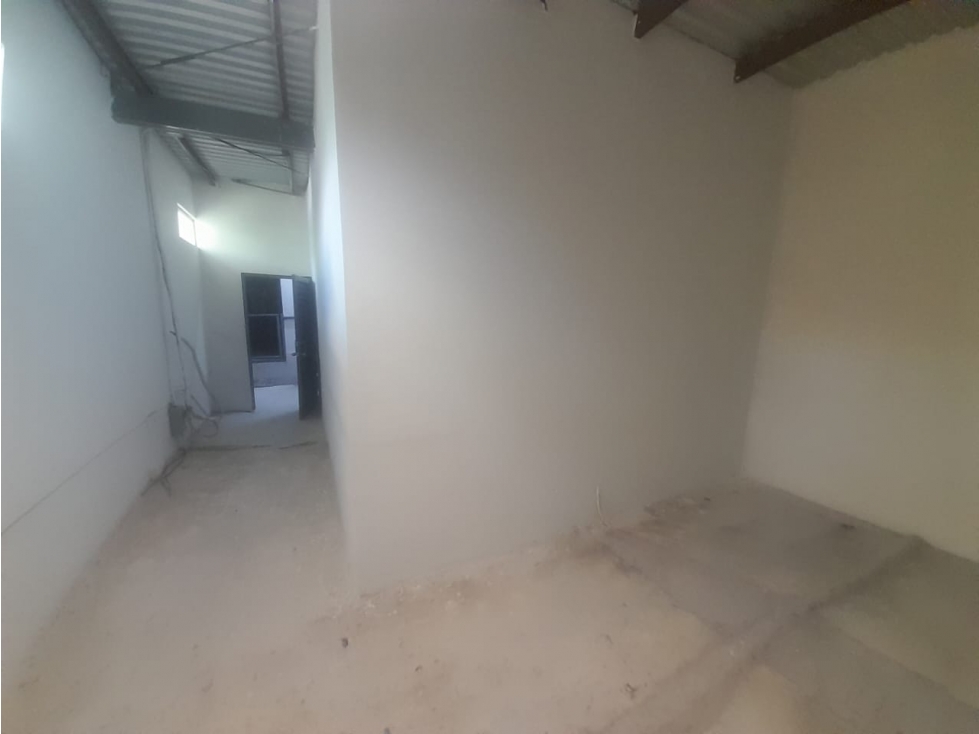 BODEGA EN RENTA DE 18 M2 ZONA AV. TOMAS FERNANDEZ, CON SEGURIDAD - 1