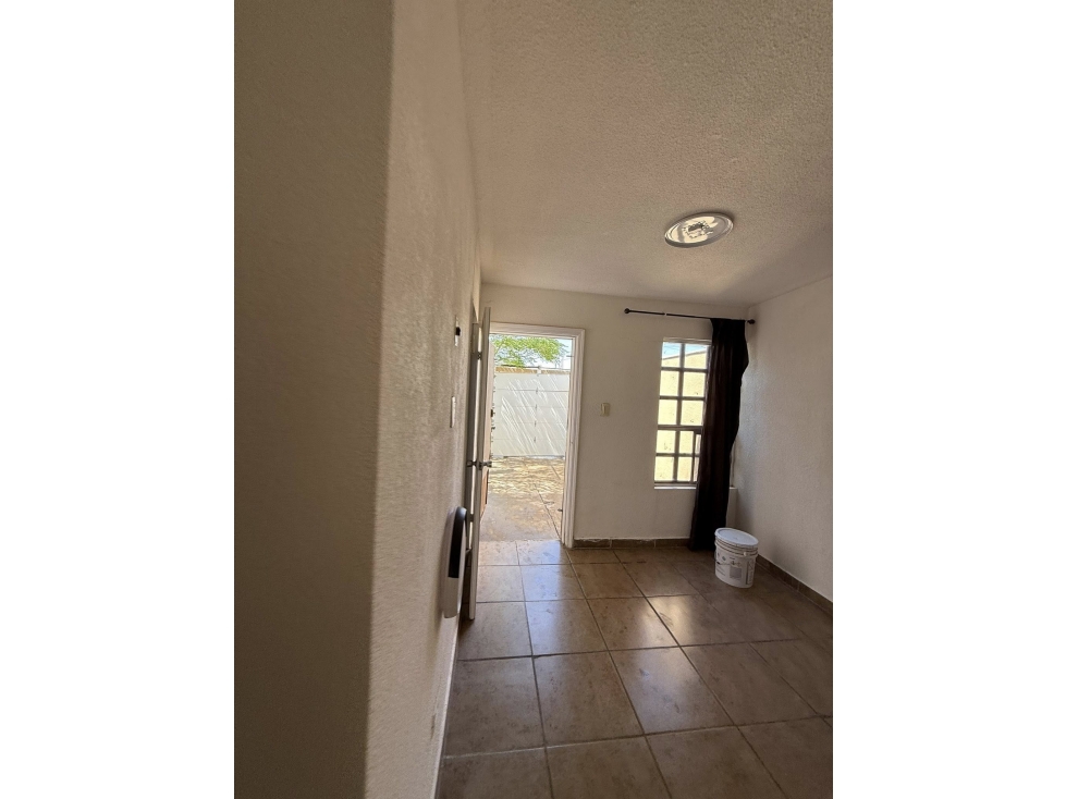 CASA EN VENTA EN LAS TORRES DE UN PISO Y RECIEN REMODELADA — foto 2